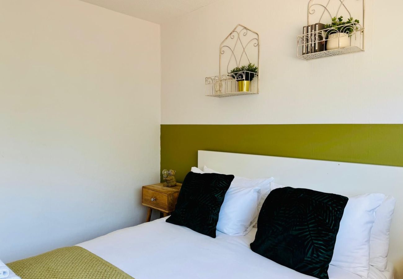 House in Cambridge - Jade House