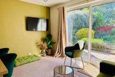 House in Cambridge - Jade House