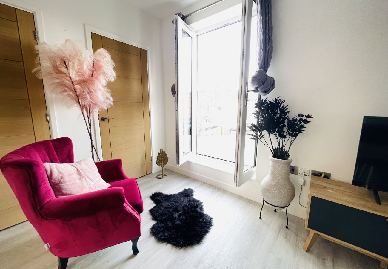 House in Cambridge - Amethyst
