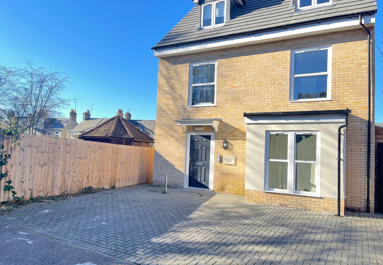 House in Cambridge - Amethyst