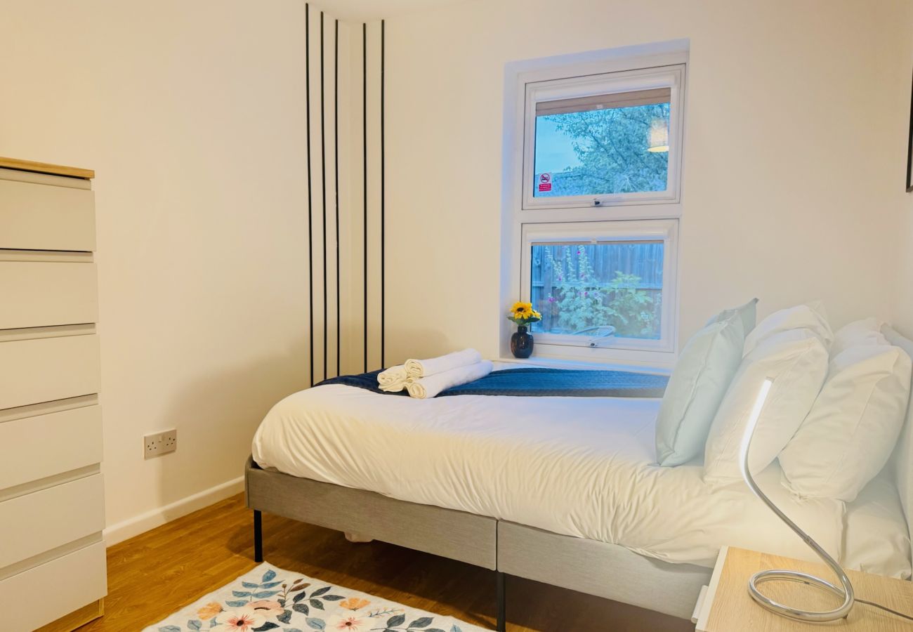 Bungalow in Cambridge - Peridot House