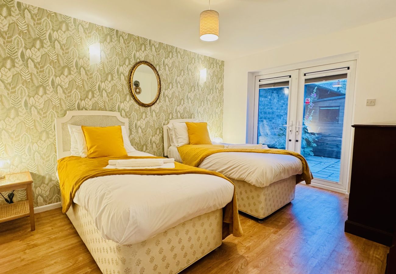 Bungalow in Cambridge - Peridot House