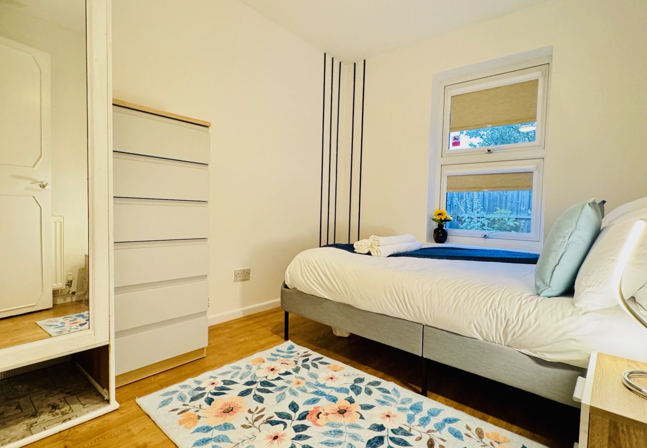 Bungalow in Cambridge - Peridot House