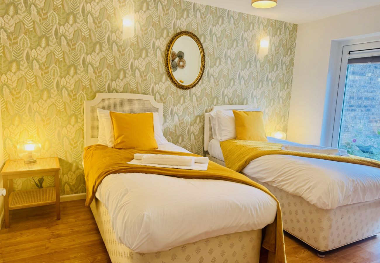 Bungalow in Cambridge - Peridot House