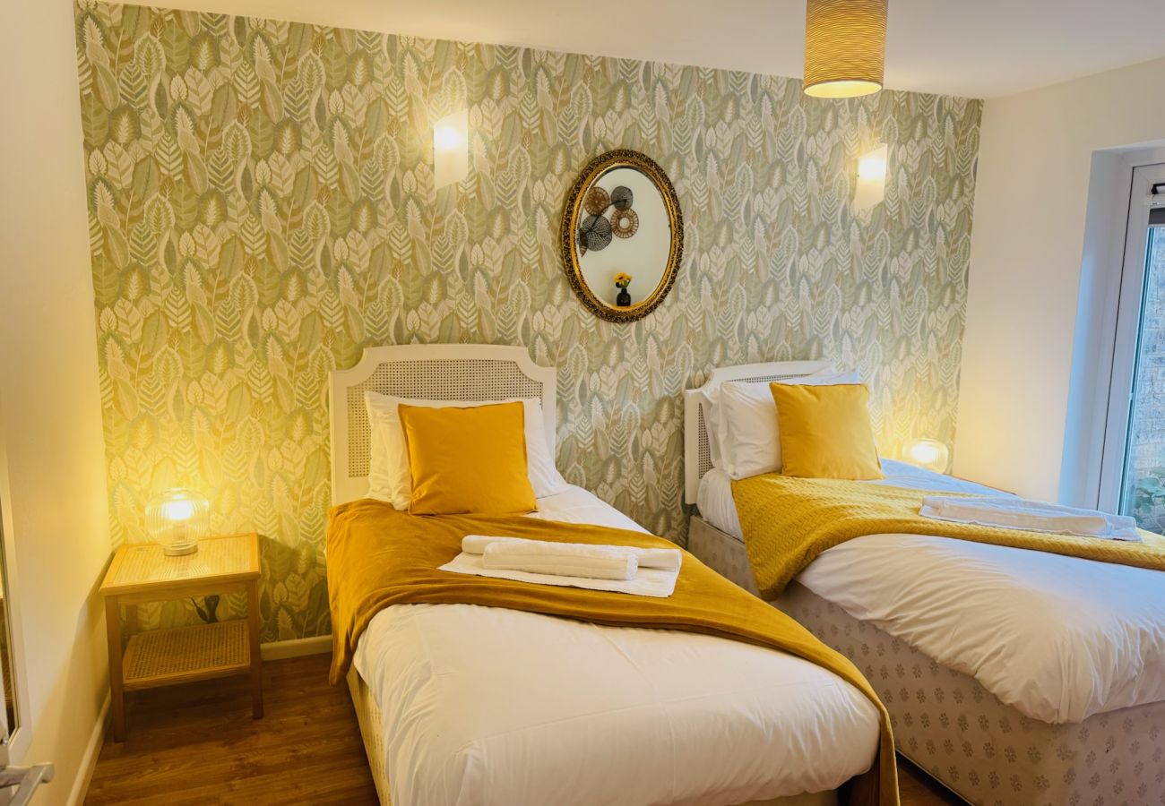 Bungalow in Cambridge - Peridot House