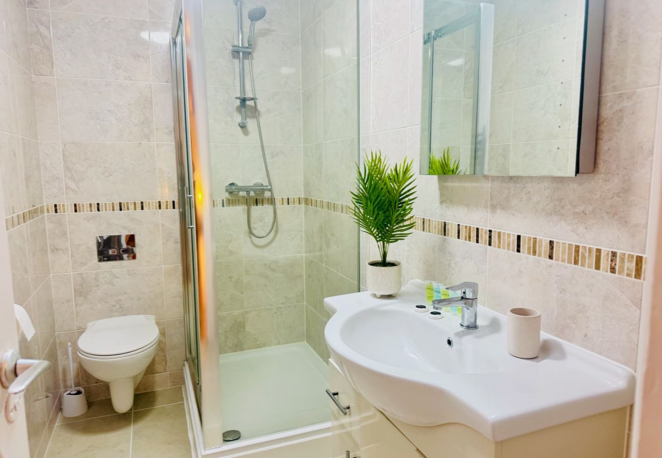 Bungalow in Cambridge - Peridot House