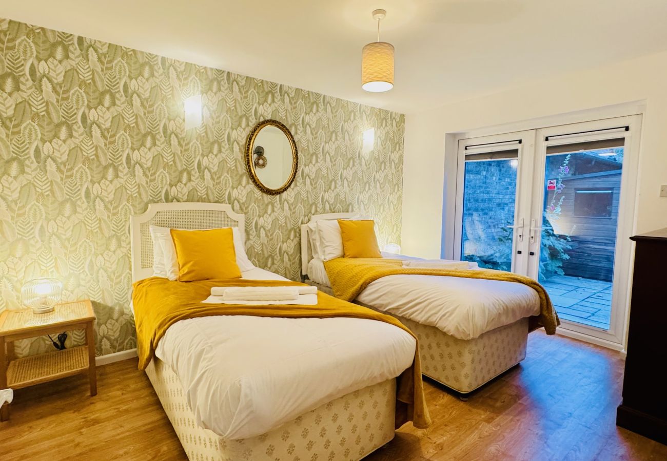 Bungalow in Cambridge - Peridot House